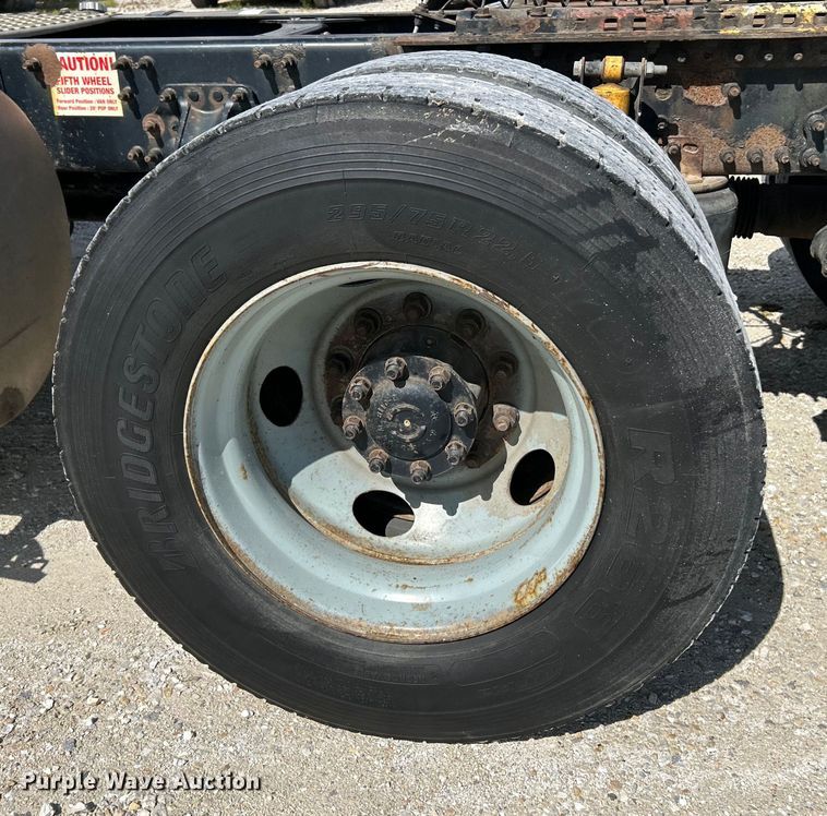 image for item EK4663 2008 Volvo VNM semi truck