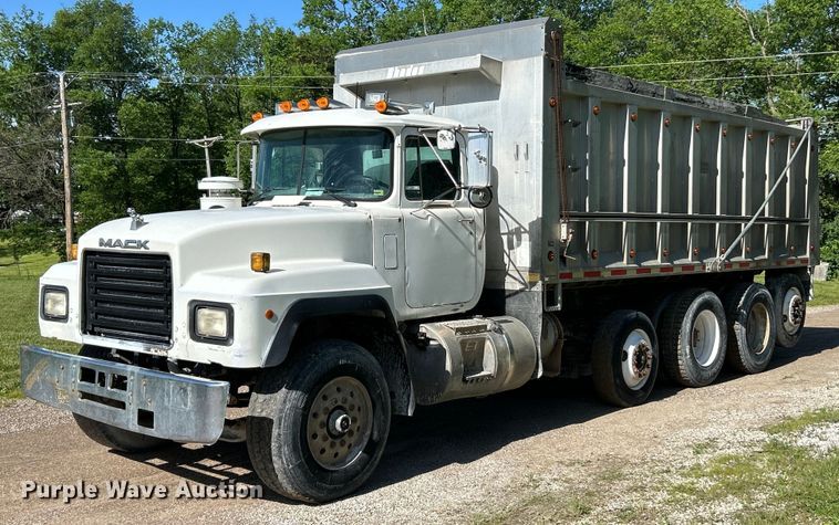 image for item EK4678 1998 Mack RD690S dump truck