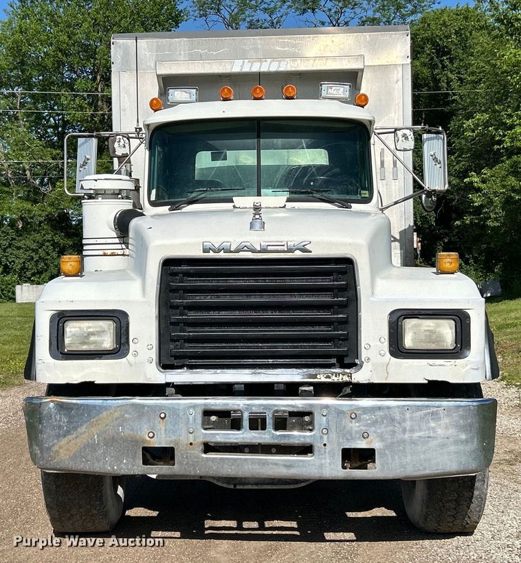 image for item EK4678 1998 Mack RD690S dump truck