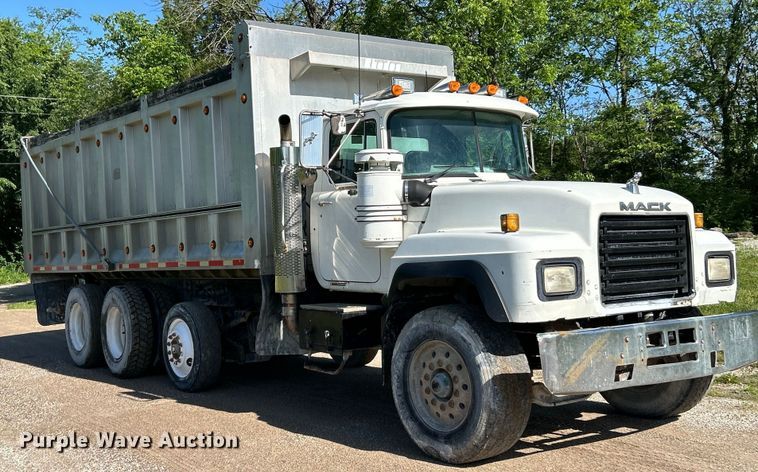 image for item EK4678 1998 Mack RD690S dump truck