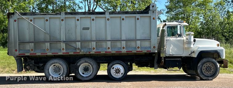 image for item EK4678 1998 Mack RD690S dump truck