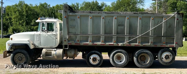 image for item EK4678 1998 Mack RD690S dump truck