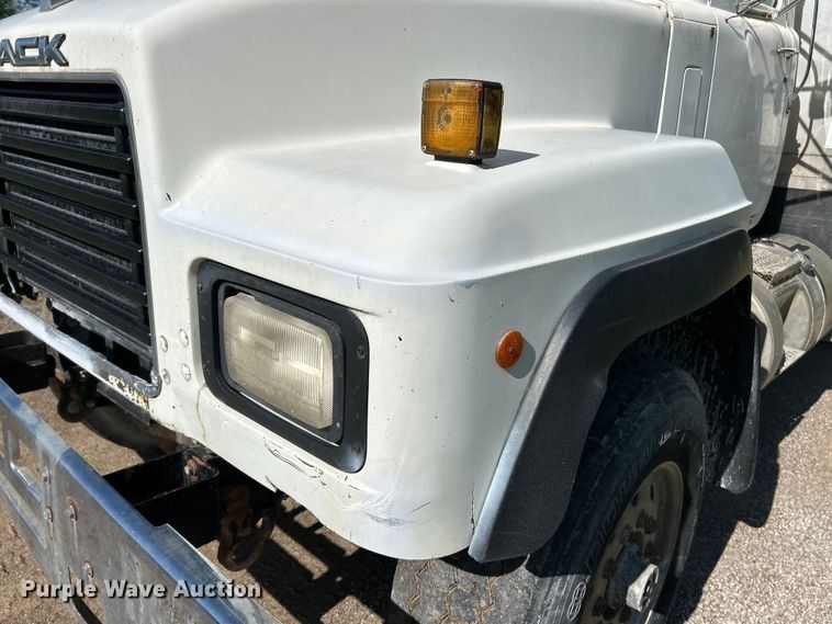 image for item EK4678 1998 Mack RD690S dump truck