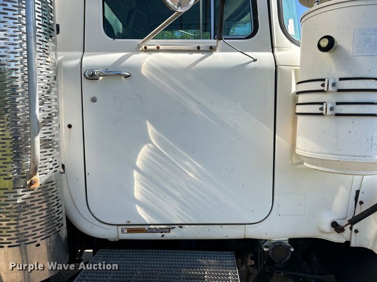 image for item EK4678 1998 Mack RD690S dump truck