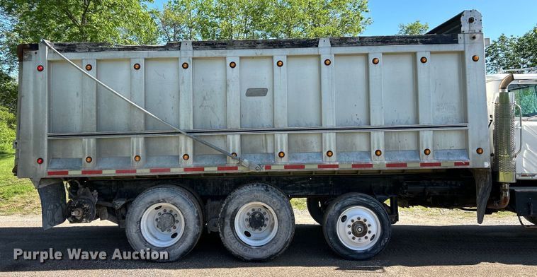 image for item EK4678 1998 Mack RD690S dump truck