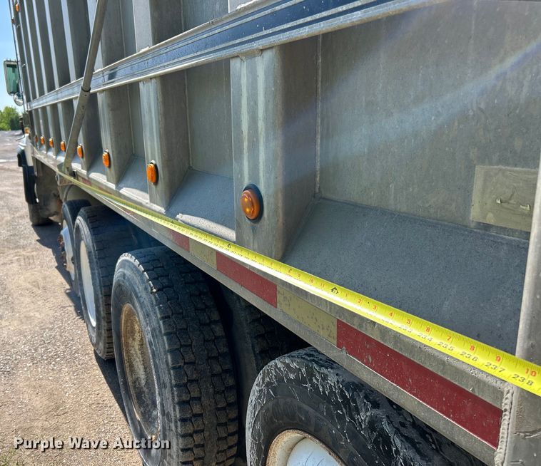 image for item EK4678 1998 Mack RD690S dump truck
