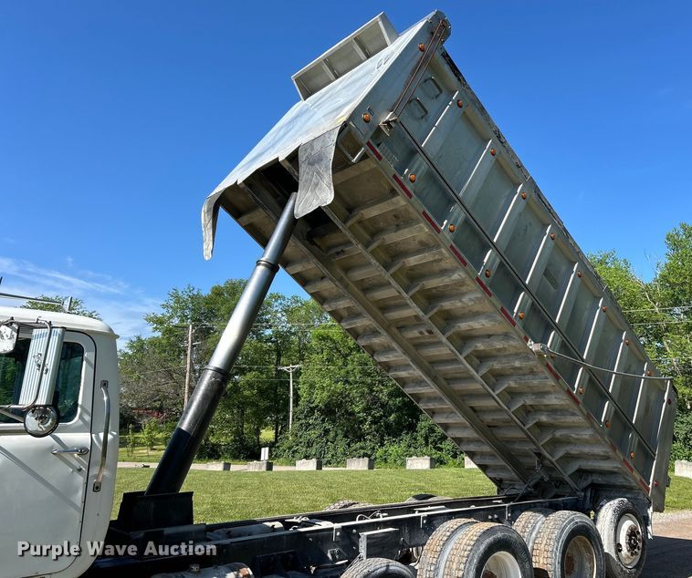 image for item EK4678 1998 Mack RD690S dump truck