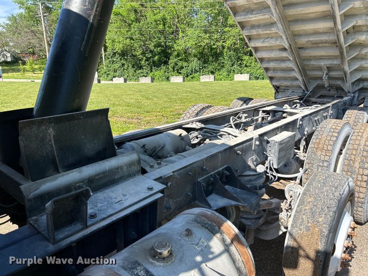 image for item EK4678 1998 Mack RD690S dump truck