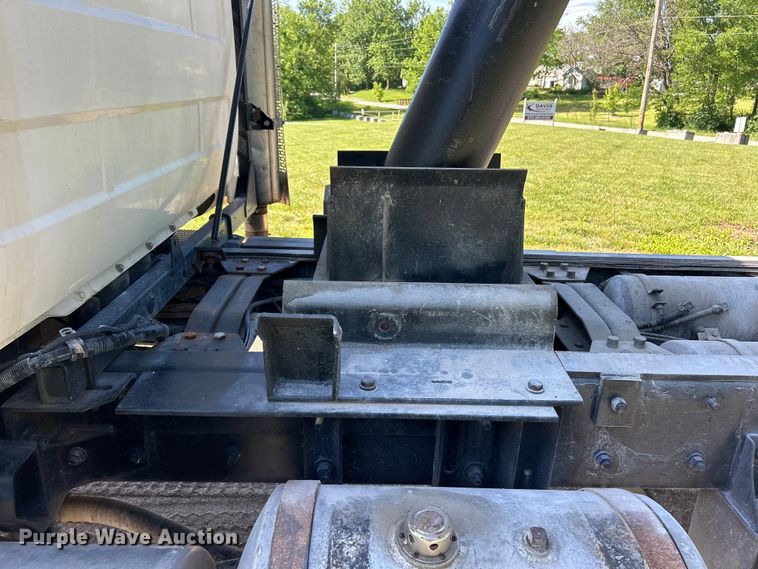 image for item EK4678 1998 Mack RD690S dump truck
