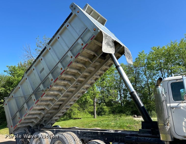 image for item EK4678 1998 Mack RD690S dump truck