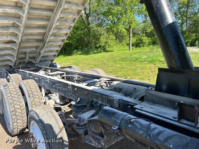 image for item EK4678 1998 Mack RD690S dump truck