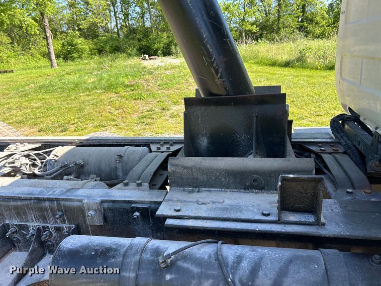 image for item EK4678 1998 Mack RD690S dump truck
