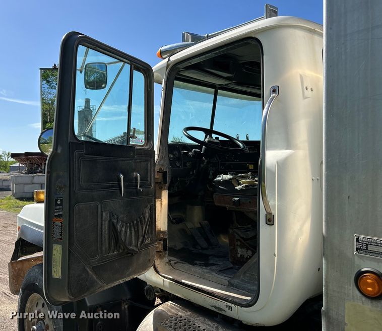 image for item EK4678 1998 Mack RD690S dump truck