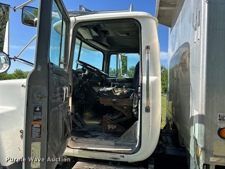 image for item EK4678 1998 Mack RD690S dump truck