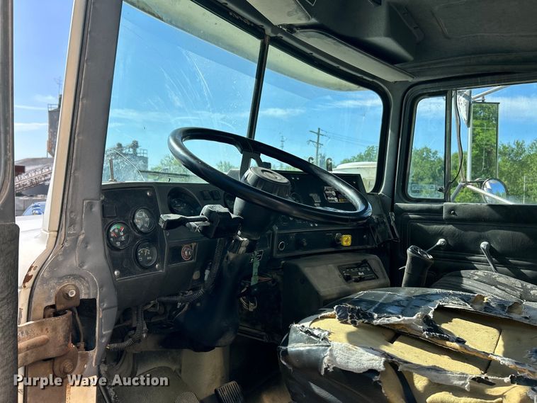 image for item EK4678 1998 Mack RD690S dump truck