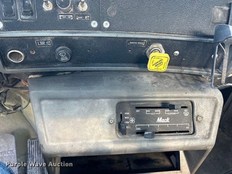 image for item EK4678 1998 Mack RD690S dump truck