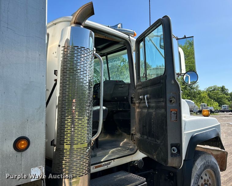 image for item EK4678 1998 Mack RD690S dump truck