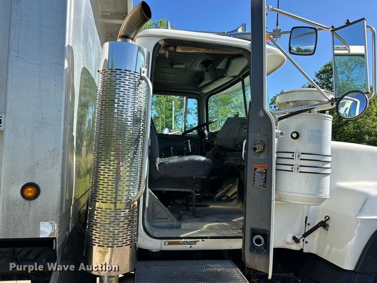 image for item EK4678 1998 Mack RD690S dump truck