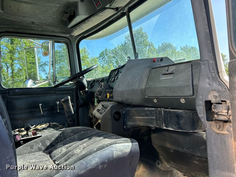 image for item EK4678 1998 Mack RD690S dump truck