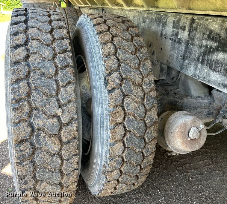 image for item EK4678 1998 Mack RD690S dump truck