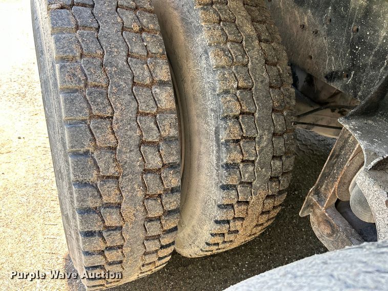 image for item EK4678 1998 Mack RD690S dump truck