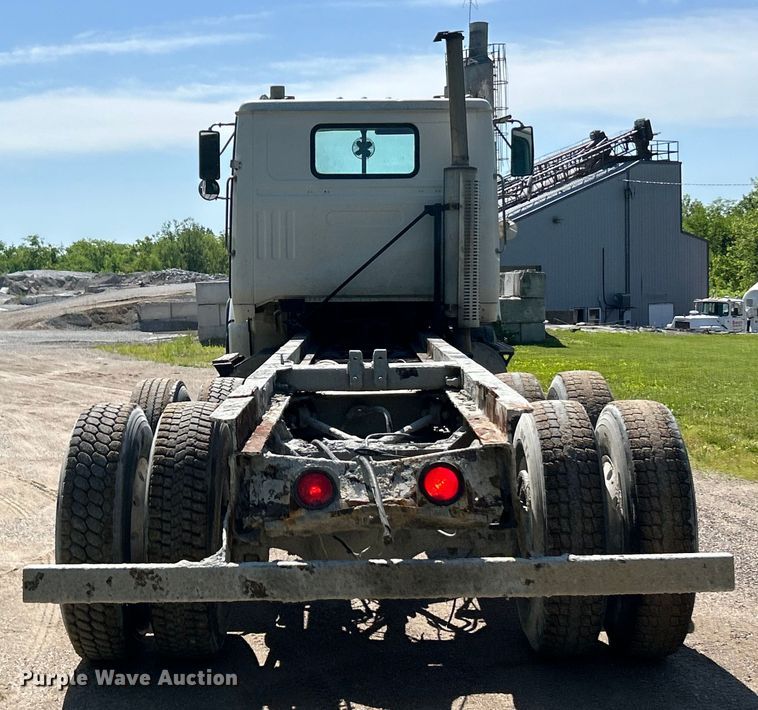 image for item EK4679 1999 Volvo Autocar truck cab and chassis