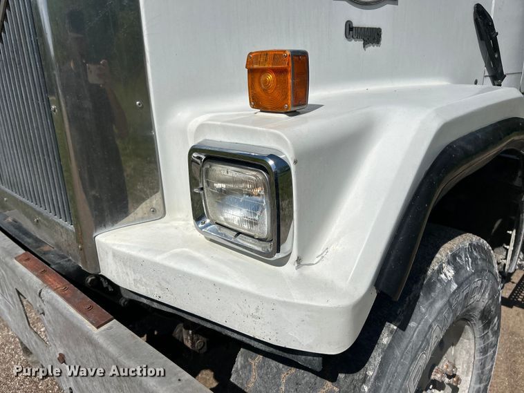 image for item EK4679 1999 Volvo Autocar truck cab and chassis