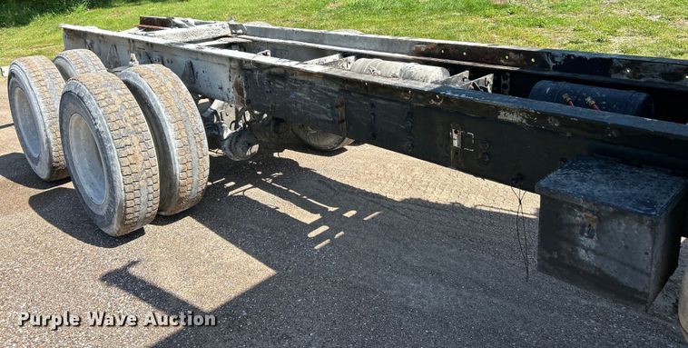 image for item EK4679 1999 Volvo Autocar truck cab and chassis