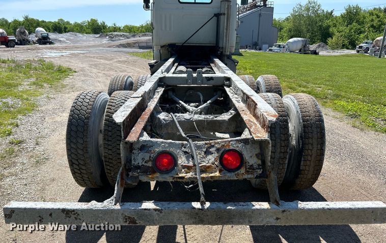 image for item EK4679 1999 Volvo Autocar truck cab and chassis