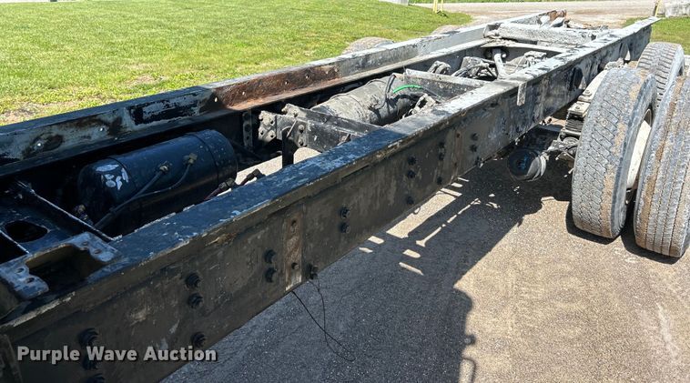 image for item EK4679 1999 Volvo Autocar truck cab and chassis