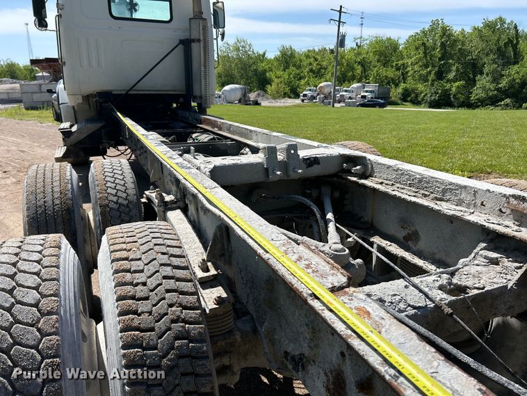 image for item EK4679 1999 Volvo Autocar truck cab and chassis