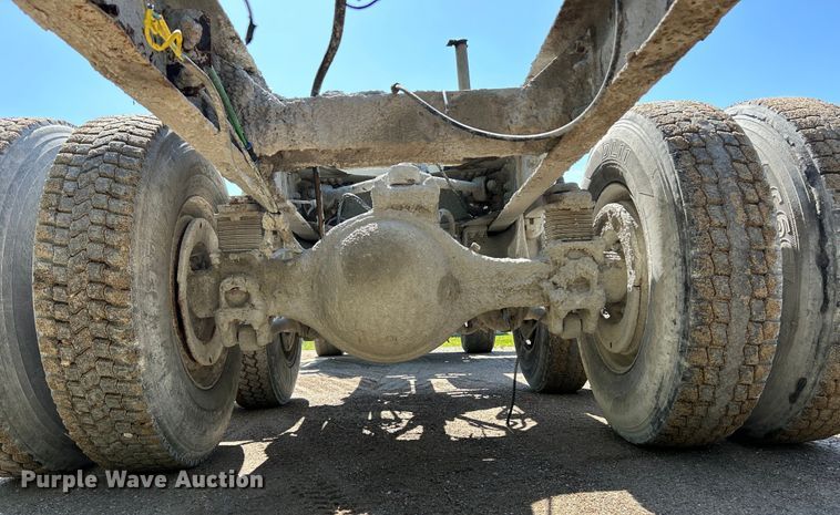 image for item EK4679 1999 Volvo Autocar truck cab and chassis