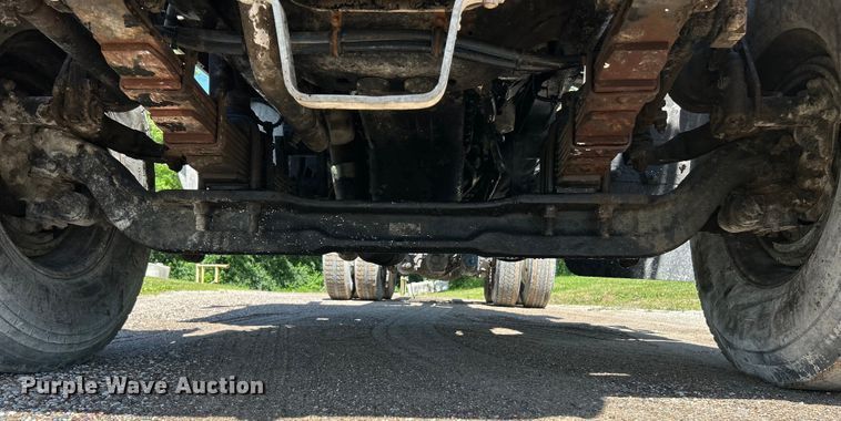 image for item EK4679 1999 Volvo Autocar truck cab and chassis