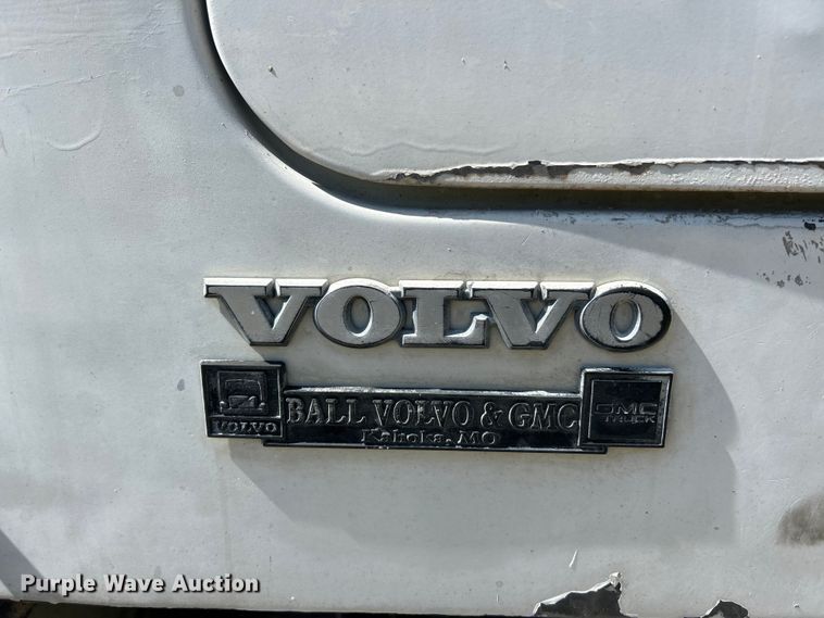 image for item EK4679 1999 Volvo Autocar truck cab and chassis