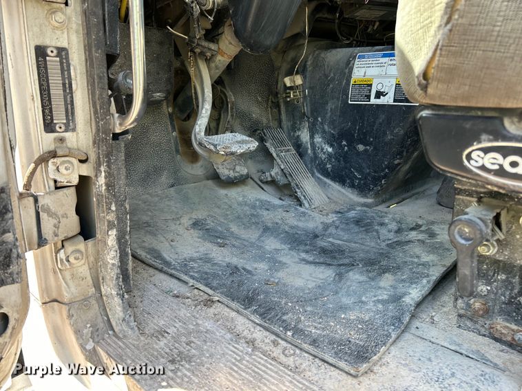 image for item EK4679 1999 Volvo Autocar truck cab and chassis