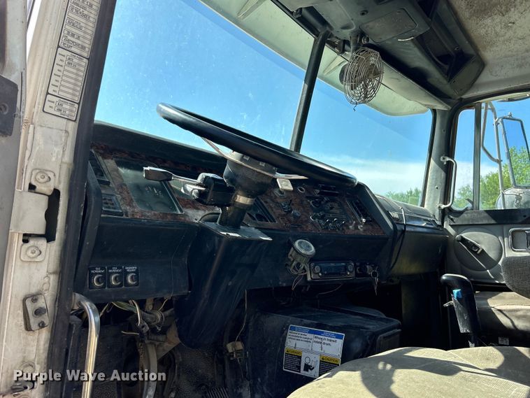 image for item EK4679 1999 Volvo Autocar truck cab and chassis