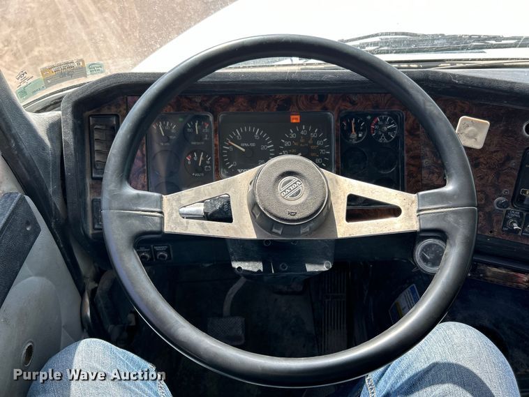 image for item EK4679 1999 Volvo Autocar truck cab and chassis