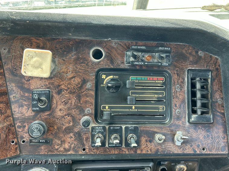 image for item EK4679 1999 Volvo Autocar truck cab and chassis