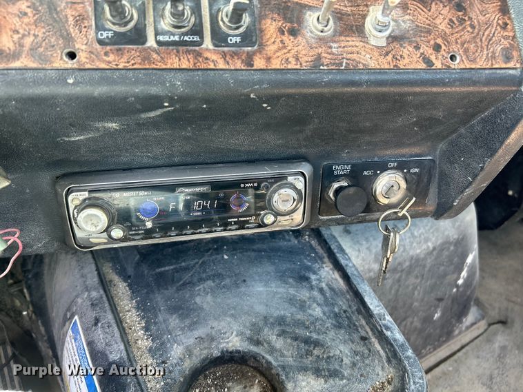 image for item EK4679 1999 Volvo Autocar truck cab and chassis