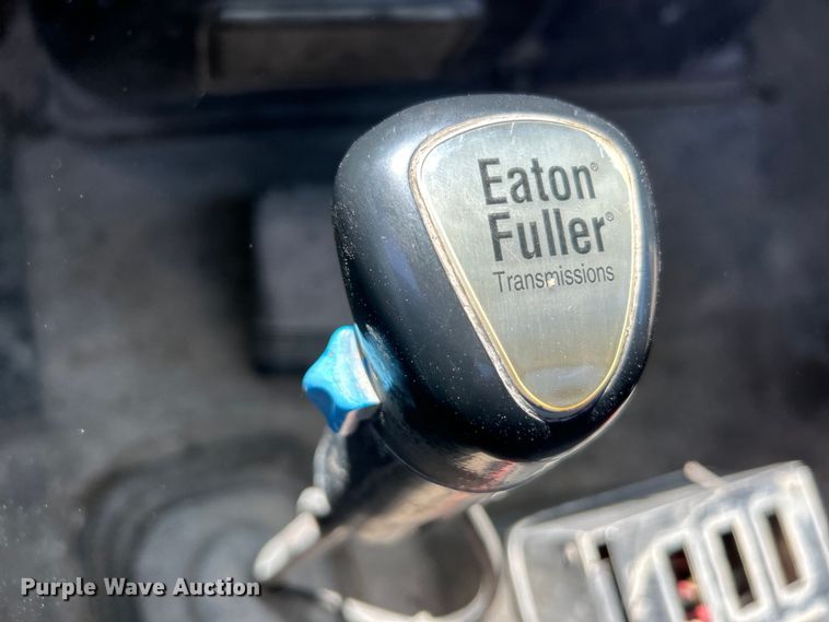 image for item EK4679 1999 Volvo Autocar truck cab and chassis