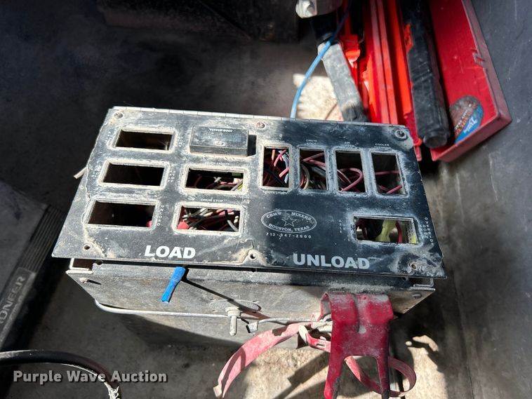 image for item EK4679 1999 Volvo Autocar truck cab and chassis