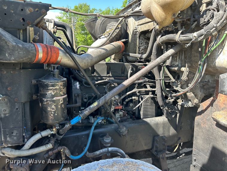 image for item EK4679 1999 Volvo Autocar truck cab and chassis