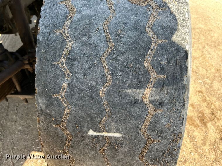 image for item EK4679 1999 Volvo Autocar truck cab and chassis