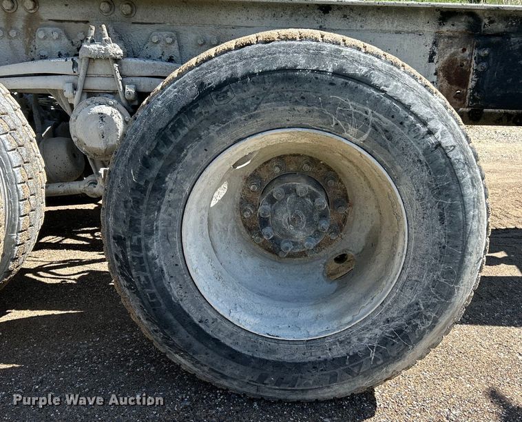 image for item EK4679 1999 Volvo Autocar truck cab and chassis