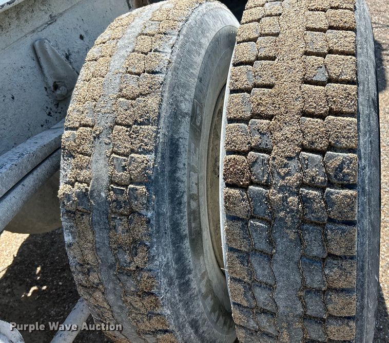 image for item EK4679 1999 Volvo Autocar truck cab and chassis