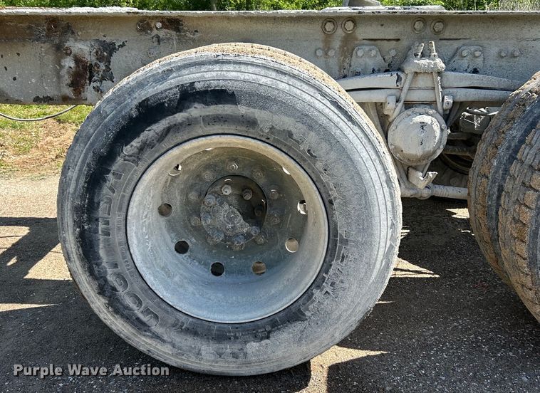 image for item EK4679 1999 Volvo Autocar truck cab and chassis