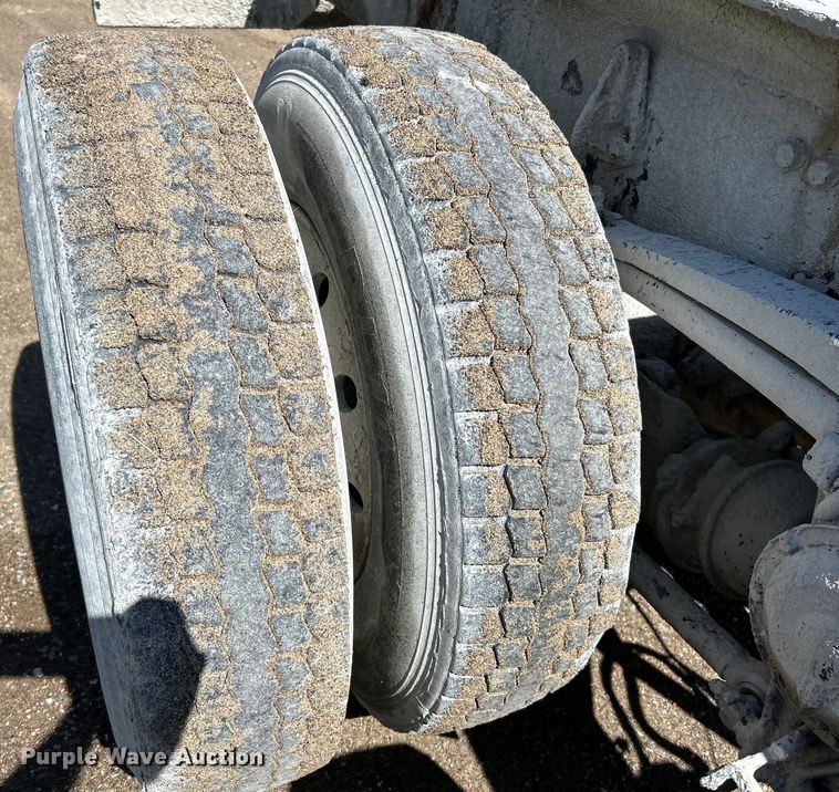 image for item EK4679 1999 Volvo Autocar truck cab and chassis