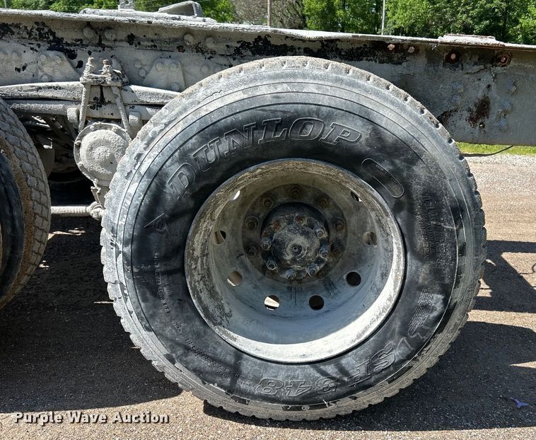 image for item EK4679 1999 Volvo Autocar truck cab and chassis