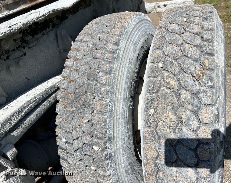 image for item EK4679 1999 Volvo Autocar truck cab and chassis