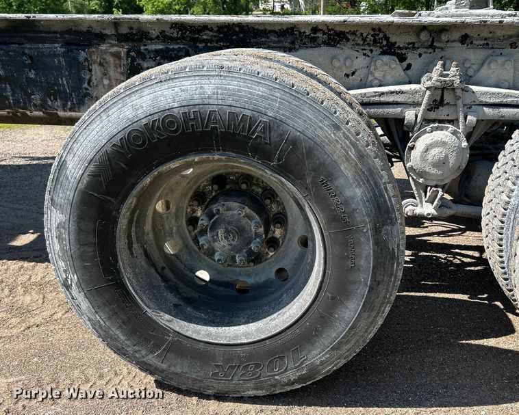 image for item EK4679 1999 Volvo Autocar truck cab and chassis